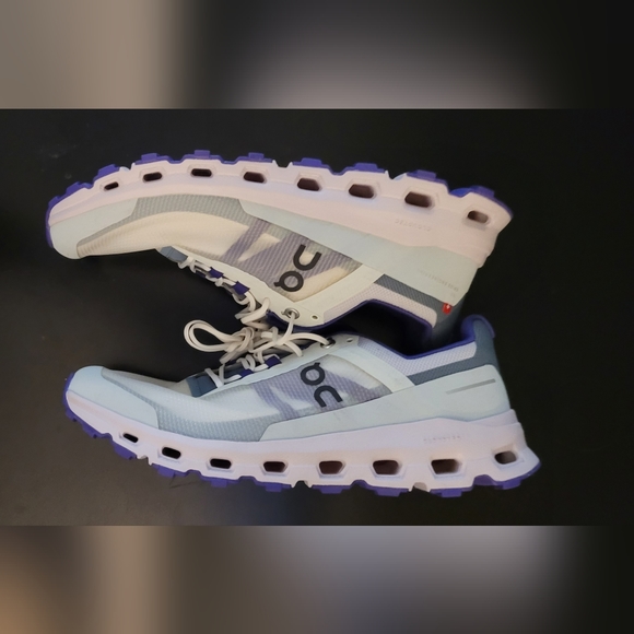 On Running Shoes - On Cloud running sneakers Cloudvista women's size 10.5.